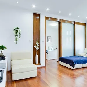 Appartamento Royal Near River - Nek4th, Praga